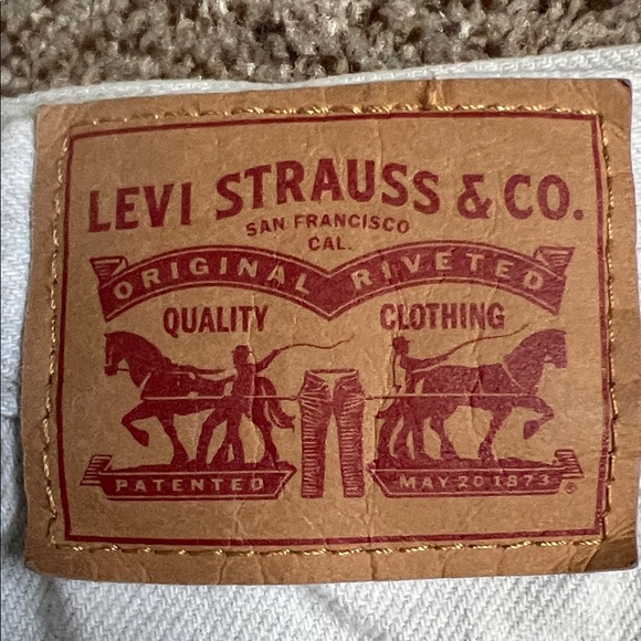 Levi's Women's Cream Jean Shorts - Picture 4 of 10